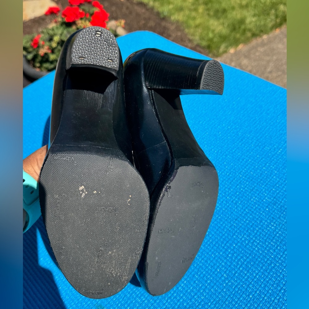 Classic Black Women's Heels - Picture 6 of 7